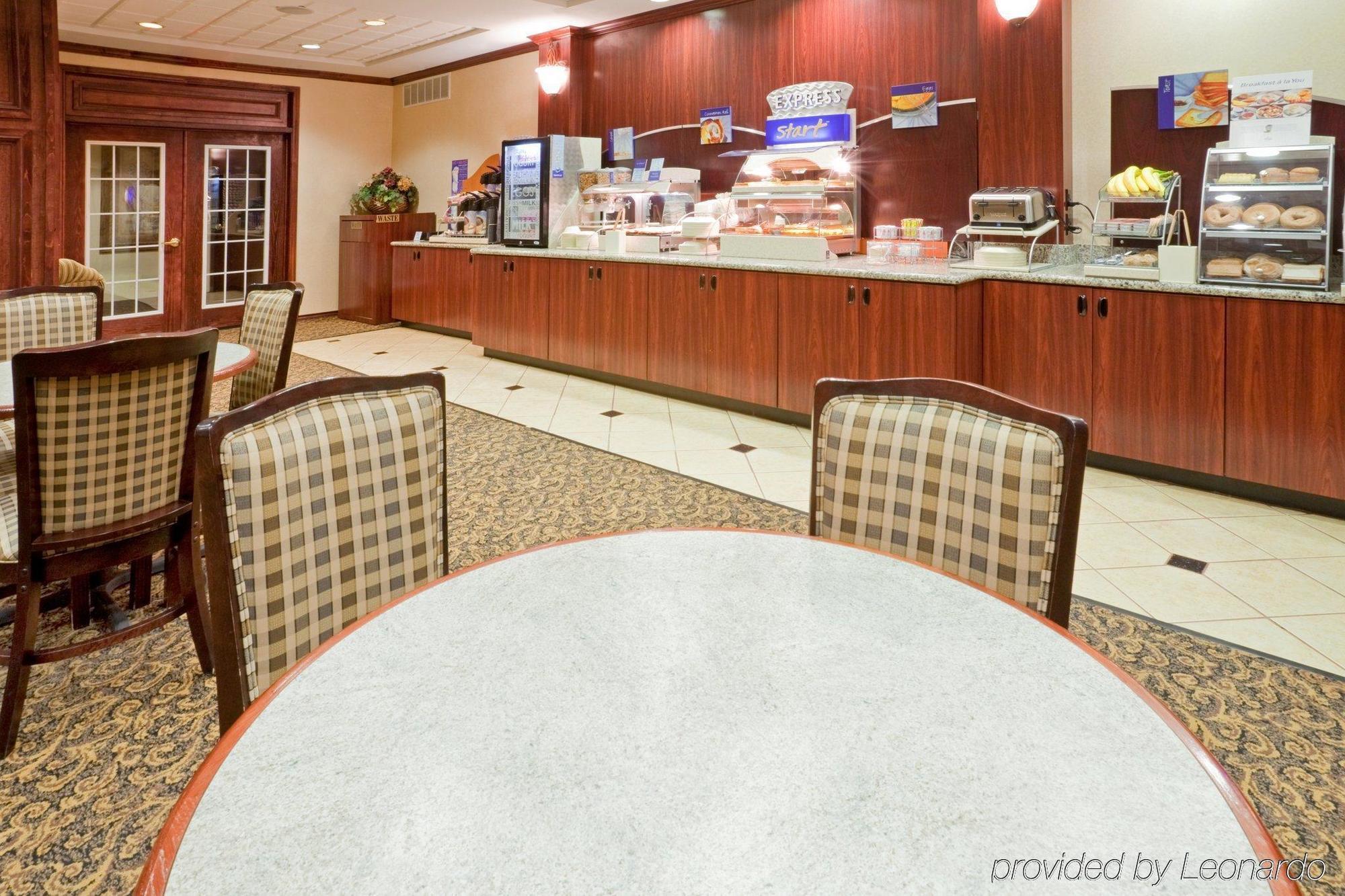 Hotel Holiday Express By Ihg 3*